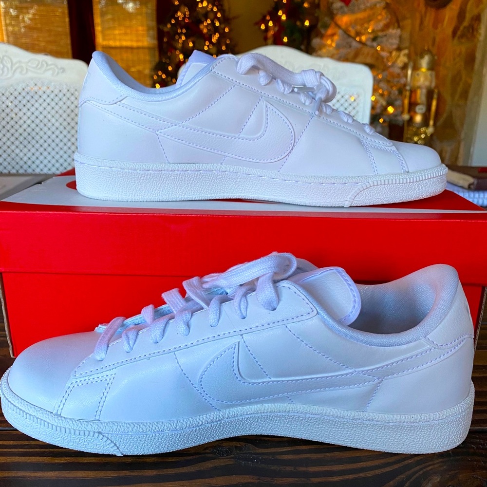 NEW Nike Women’s Tennis Classic-White